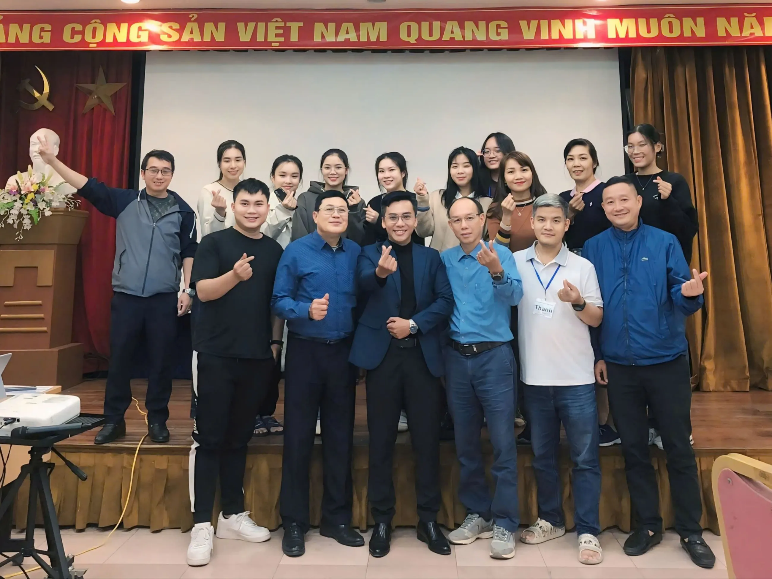 CTY CP XDCN VINAINCON - HÙNG BIỆN TỰ TIN - THUYẾT TRÌNH BẢN LĨNH